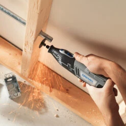 Dremel 8240-5/65 Multitool | 2x Accu 12V 2,0 Ah Li-Ion | 5 Hulpstuk + 65 Acc. [F.013.824.0JK] -METABO Winkel Dremel 8220 5 65 F.013.822.0JK ext 4