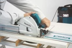 Makita SP6000J1X2 Invalzaag Cirkelzaag | 55 Mm | 1300 Watt | M-Box +Tas +Rail (2x) [SP6000] -METABO Winkel Makita SP6000J1X2 SP6000 ext 2