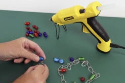 Stanley STHT6-70417 Lijmpistool | Snel | 90-150 Watt | 450 Gr/u | +Kop-mondstuk [Snel Lijmpistool] -METABO Winkel Stanley handgereedschap STHT6 70417 Snel Lijmpistool ext 4